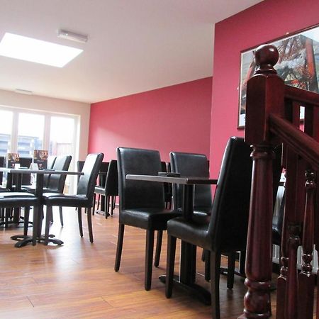 The Robertson Arms Hotel Carnwath Экстерьер фото