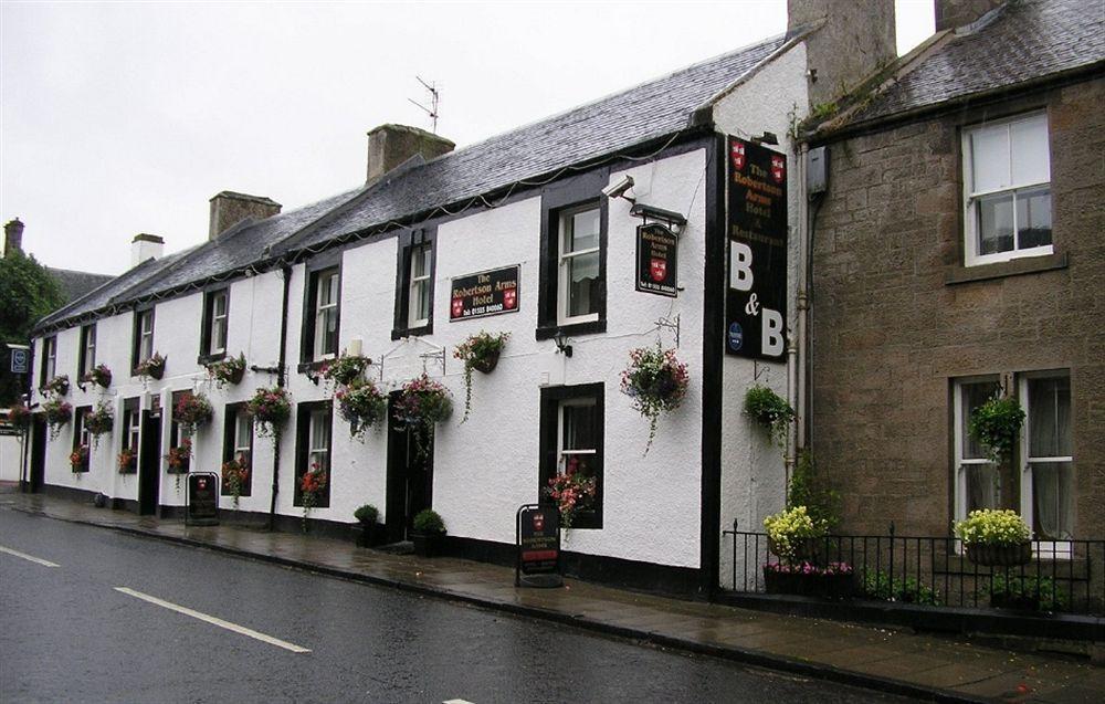 The Robertson Arms Hotel Carnwath Экстерьер фото