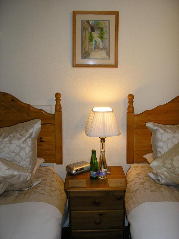 The Robertson Arms Hotel Carnwath Номер фото