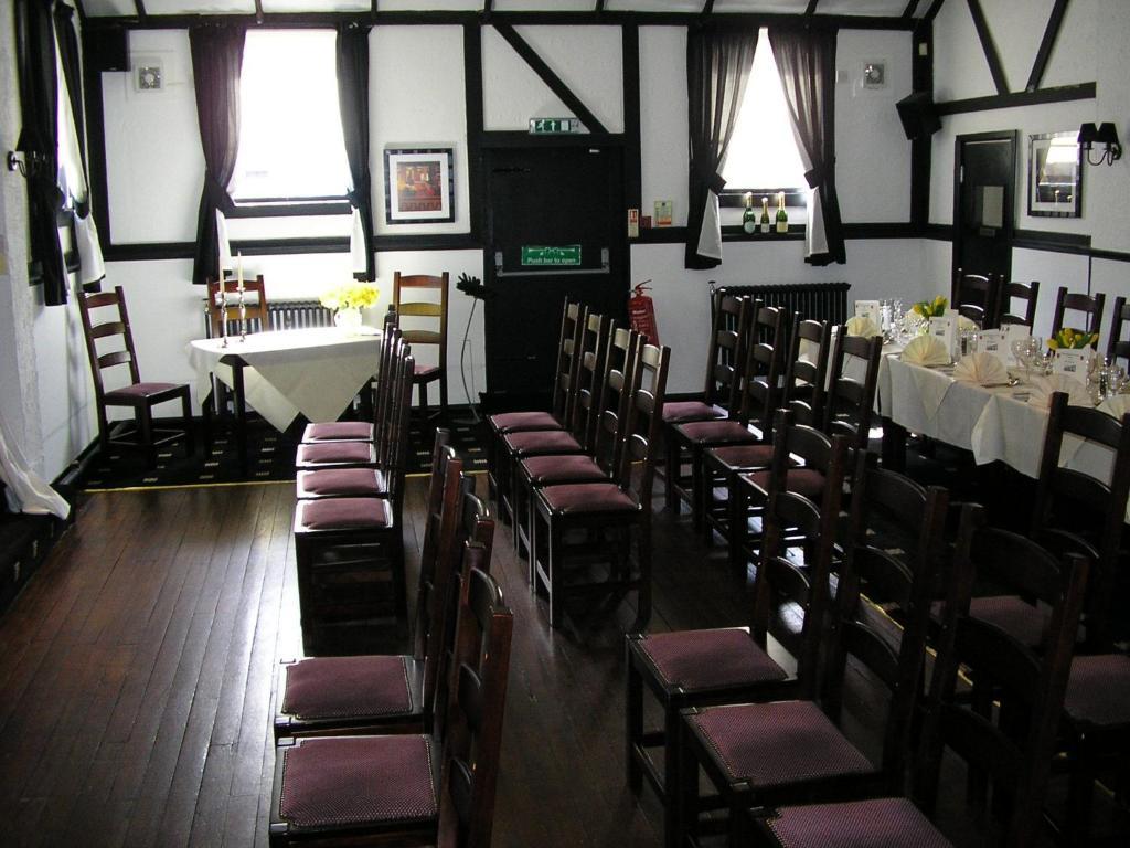 The Robertson Arms Hotel Carnwath Экстерьер фото