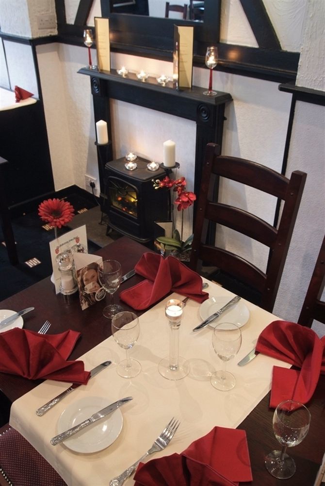The Robertson Arms Hotel Carnwath Экстерьер фото